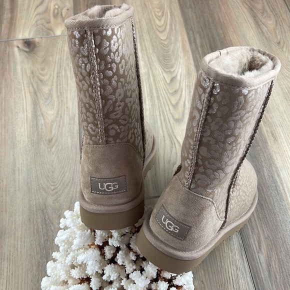 🌴🔆UGG- BROWN CLASSIC SHORT SNOW LEOPARD BOOTS🔆🌴 - Picture 4 of 16
